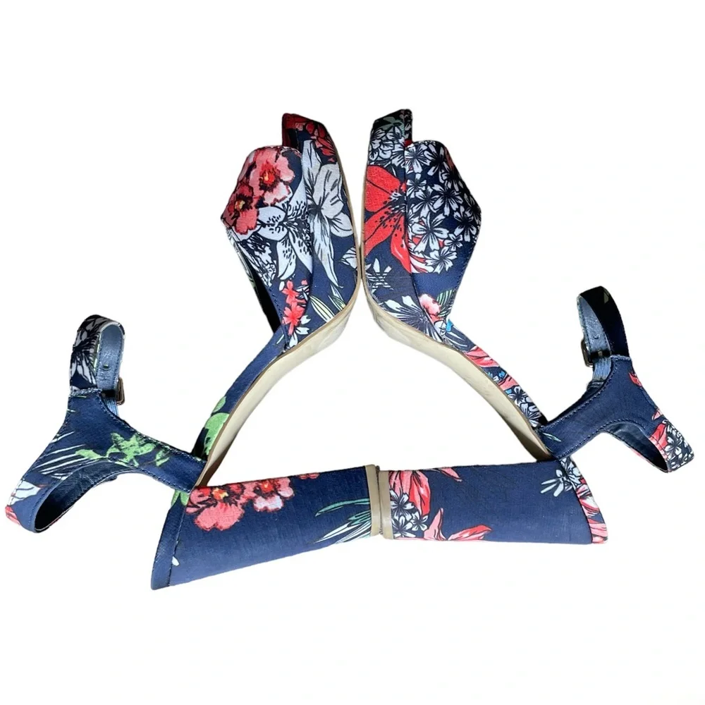 JustFab Navy Floral Platform Sandals